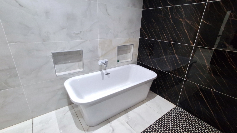 6 Bedroom Property for Sale in The Islands Estates North West